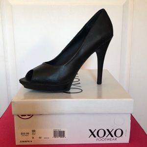 Black/Tan Open Toe Pumps